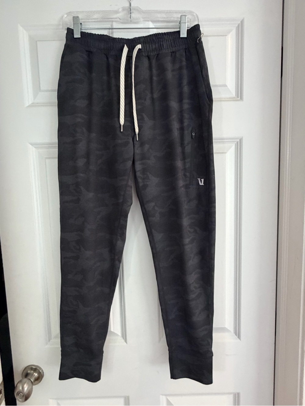 Vuori Men's Black Camo Jogger Sweatpants